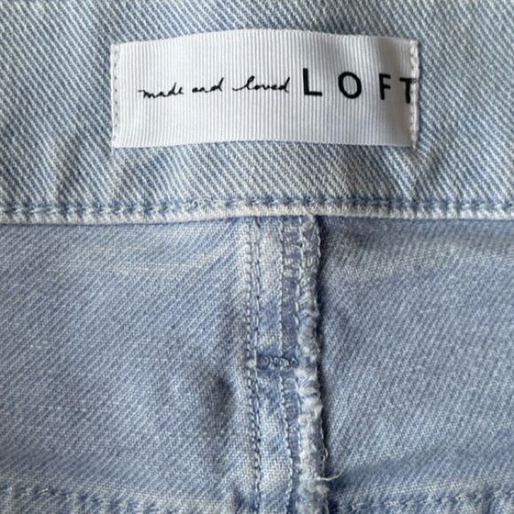 LOFT Light Wash Cut Off Denim Shorts – Frayed Hem, Stretchy, Size 8 (29) - Picture 4 of 10